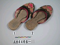 藏品(繡花拖鞋)的圖片